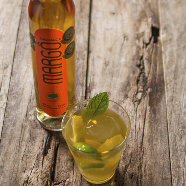 Garrafa da cachaça Margô Ouro